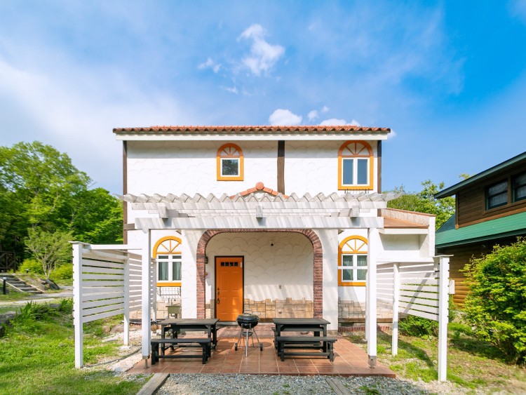 栃木県 那須・板室のコテージ｜デュエットリゾートHana那須スペインの写真：可愛い外観