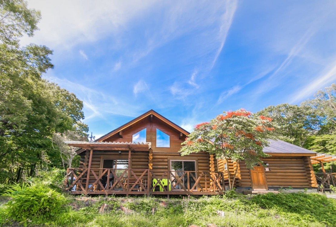 栃木県 那須・板室のコテージ｜デュエットリゾートHana那須スイスの写真：コンパクトなログハウス