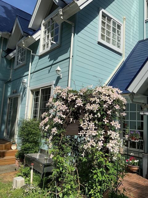 ゲストハウスティータイム｜山梨県・山中湖・忍野｜ペンション棟ティータイム外観3