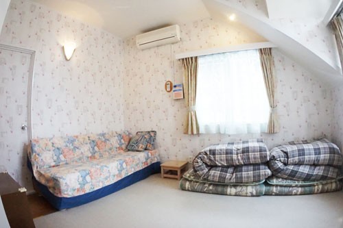 ゲストハウスティータイム｜山梨県・山中湖・忍野｜ペンション棟ティータイム寝室1