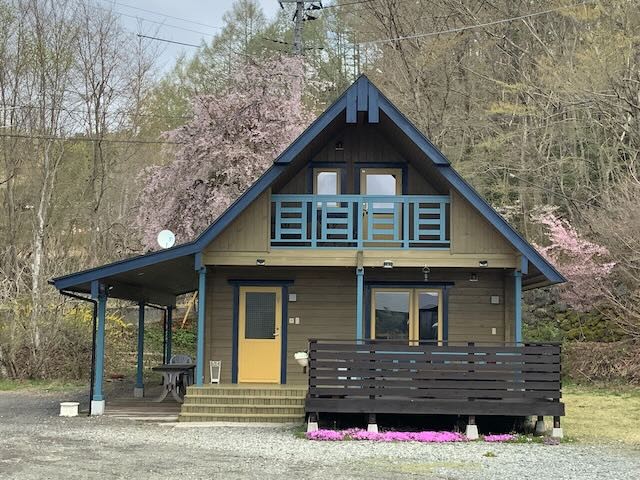 ゲストハウスティータイム｜山梨県・山中湖・忍野｜コテージブロー外観2