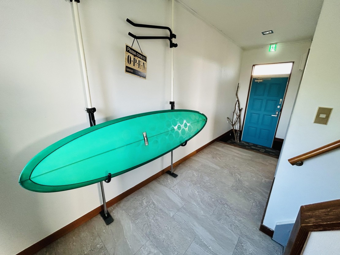 K’sVillage平砂浦ハウスS｜千葉県・館山・南房総｜広々とした玄関～廊下。
大切なサーフボードも室内保管出来ます！♪