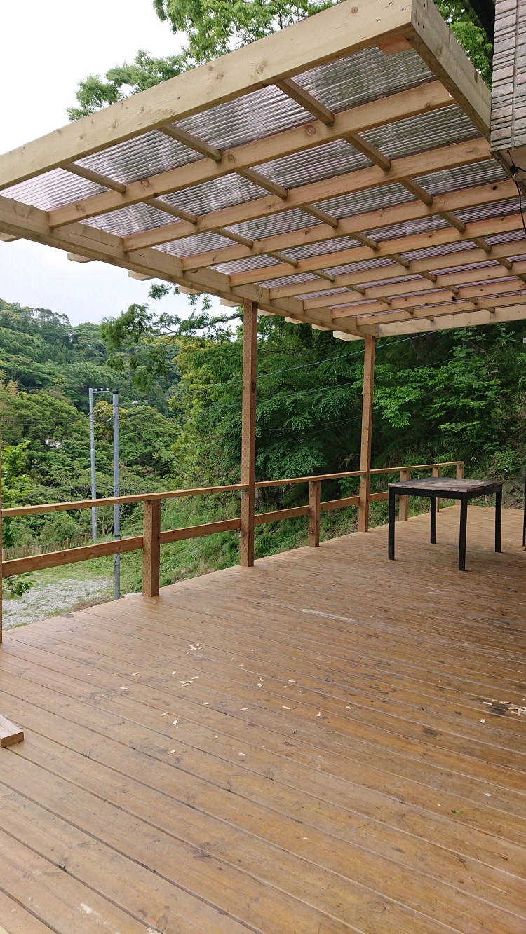 千葉県 木更津・君津・富津のコテージ｜【GVR】GREEN GARDEN　グリーンガーデンの写真：屋根付きウッドデッキ　
