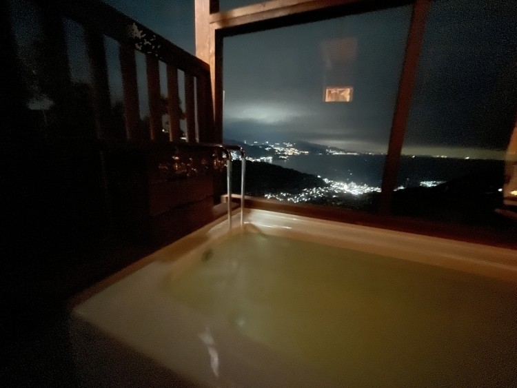 静岡県 熱海のコテージ｜天空露天風呂（温泉）熱海マーベラスの写真：露天風呂（温泉）