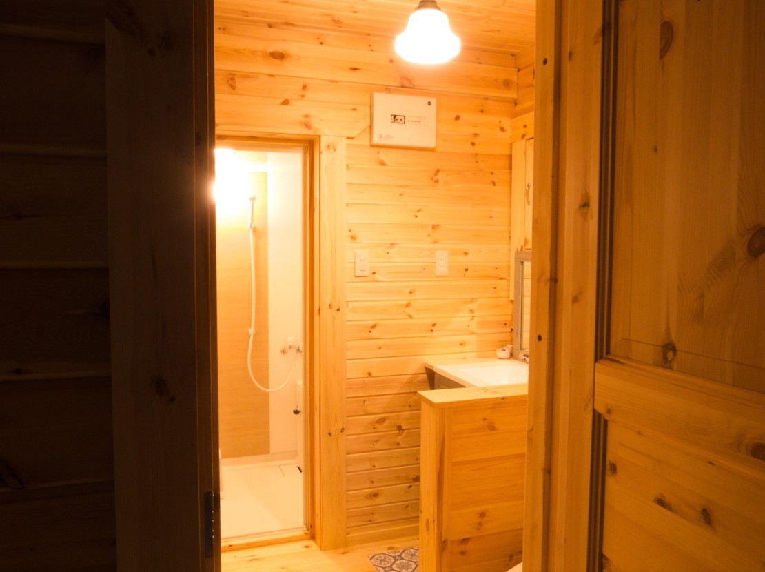 MORIKOYA -CHALET- 北軽井沢｜群馬県・北軽井沢・嬬恋・万座｜清潔なトイレバスルーム