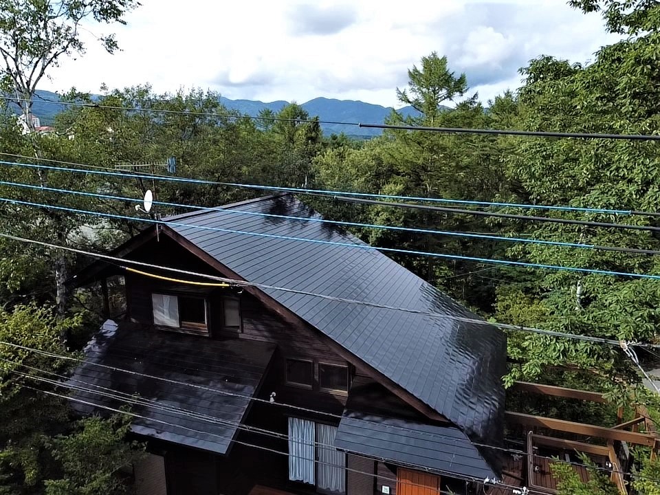 【草津】温泉付き別荘　草津マーベラス｜群馬県・草津・尻焼・花敷｜建物の向こうには山並みが広がります