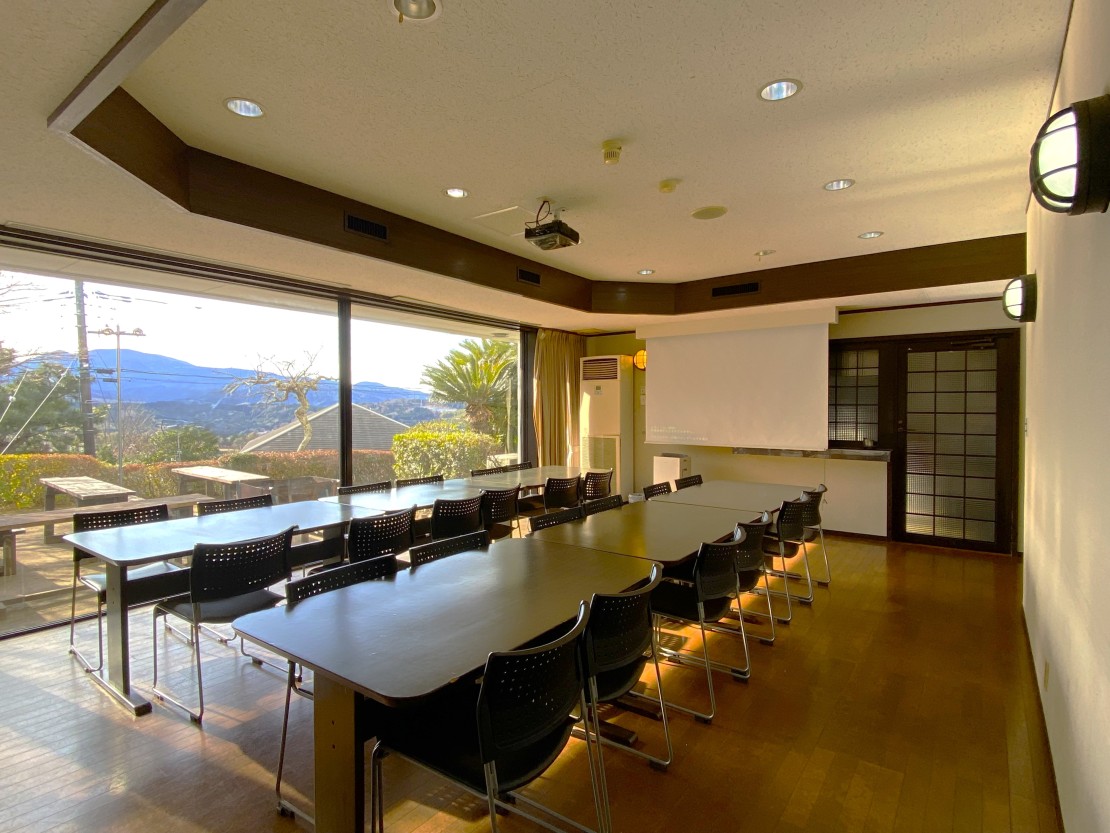 ドリームプラザ伊豆｜静岡県・伊東・宇佐美・川奈｜リビングにプロジェクターを用意しました♪