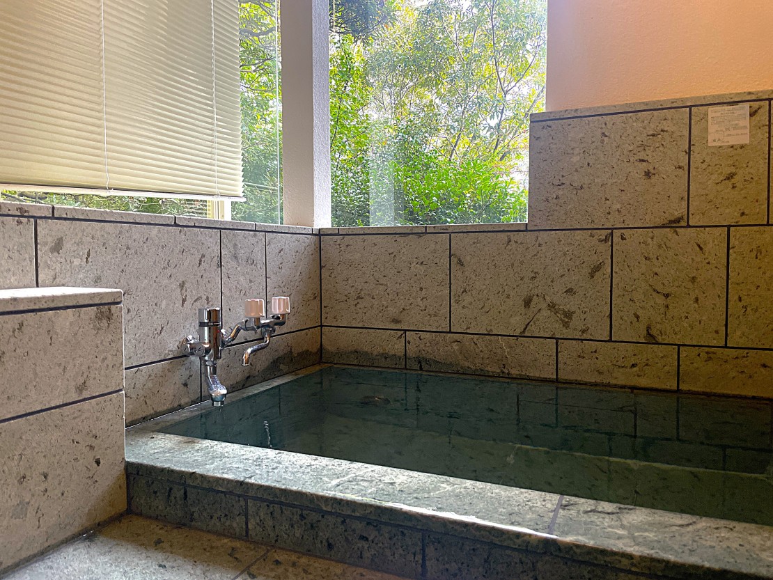 シャイン伊豆｜静岡県・伊豆高原｜伊豆石バスルーム