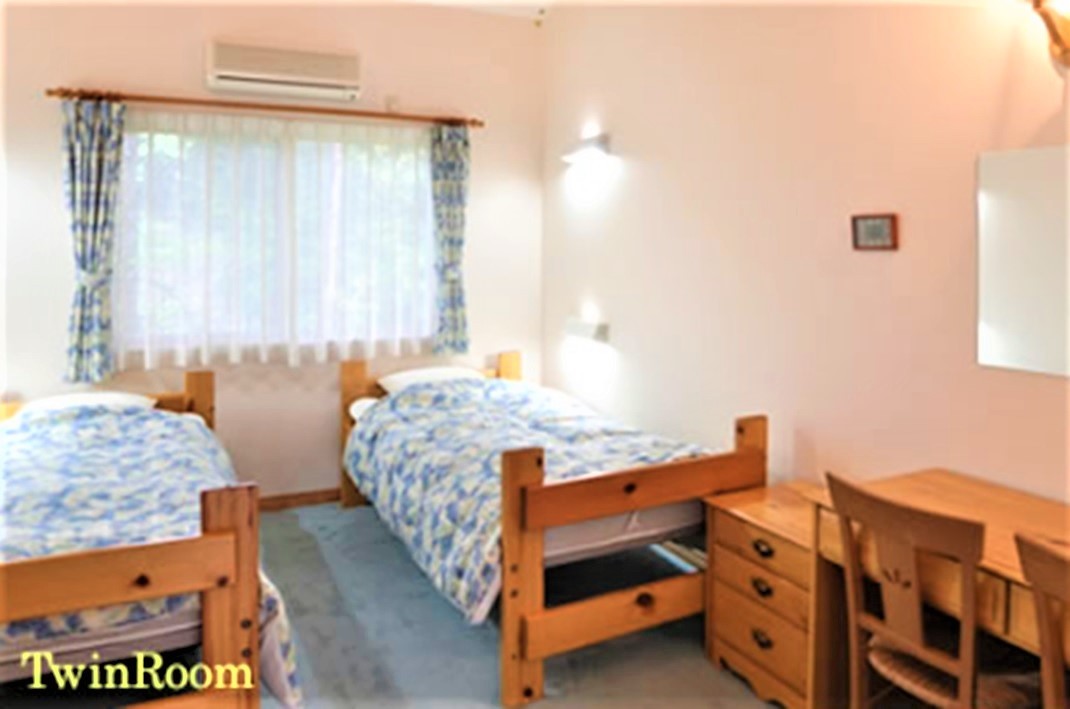 大型コテージ　ポニーテール｜静岡県・伊豆高原｜ベットルーム❶