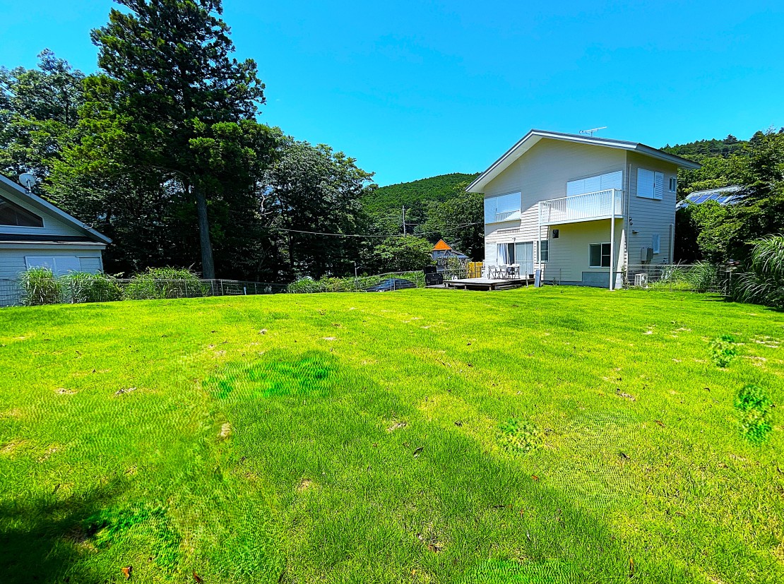 ハイランドガーデン伊豆｜静岡県・伊豆高原｜150坪以上1.1ⅿのフェンスで囲まれますので中型犬まで対応🐕