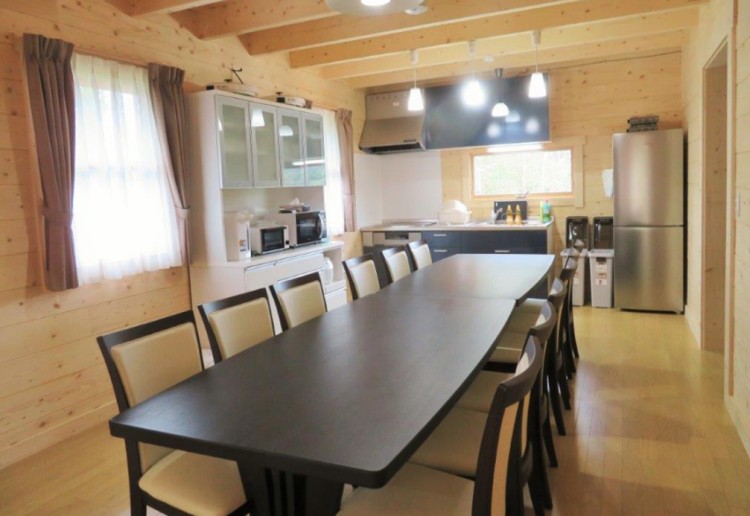 静岡県 中伊豆のコテージ｜3棟のログハウス　伊豆フリージアログビレッジの写真：ダイニング