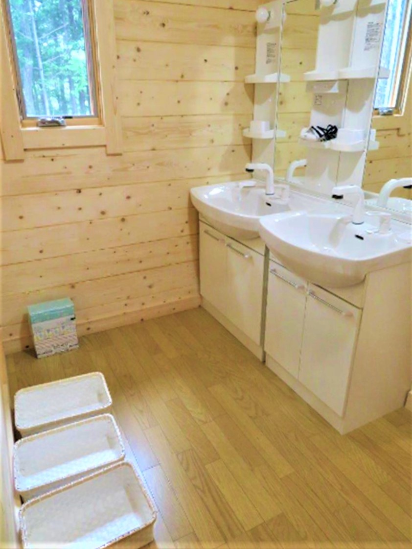 3棟のログハウス　伊豆フリージアログビレッジ｜静岡県・中伊豆｜パウダールーム