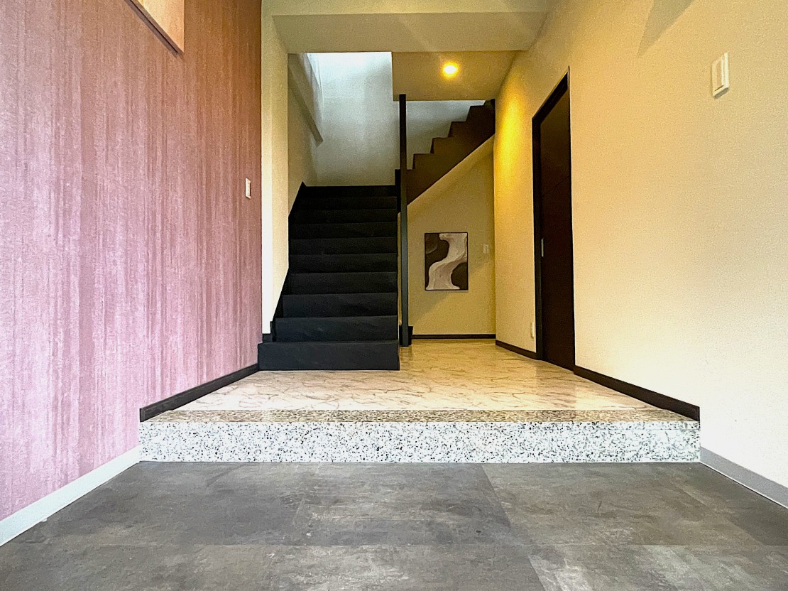 熱海のデザイナーズヴィラ　蒼 -ATAMI VILLA-｜静岡県・熱海｜エントランスホール