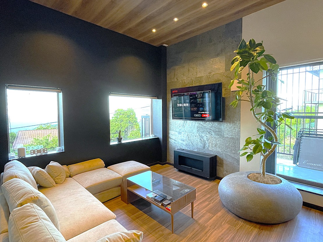 熱海のデザイナーズヴィラ　蒼 -ATAMI VILLA-｜静岡県・熱海｜リビング