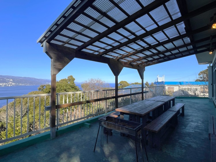 静岡県 熱海のコテージ｜絶景コテージ　マリンテラス熱海の写真：BBQ場（屋根付き）