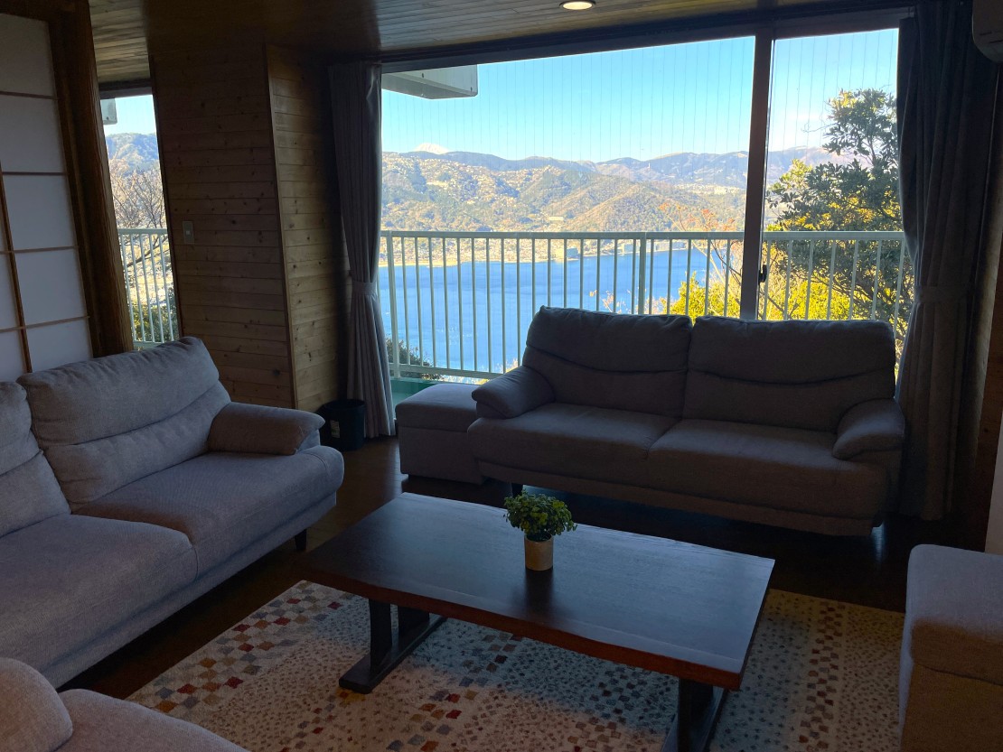 絶景コテージ　マリンテラス熱海｜静岡県・熱海｜LivingDining