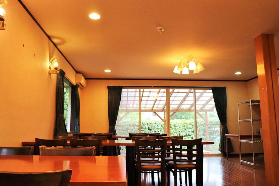 貸別荘ONE｜静岡県・伊豆高原｜リビングダイニング