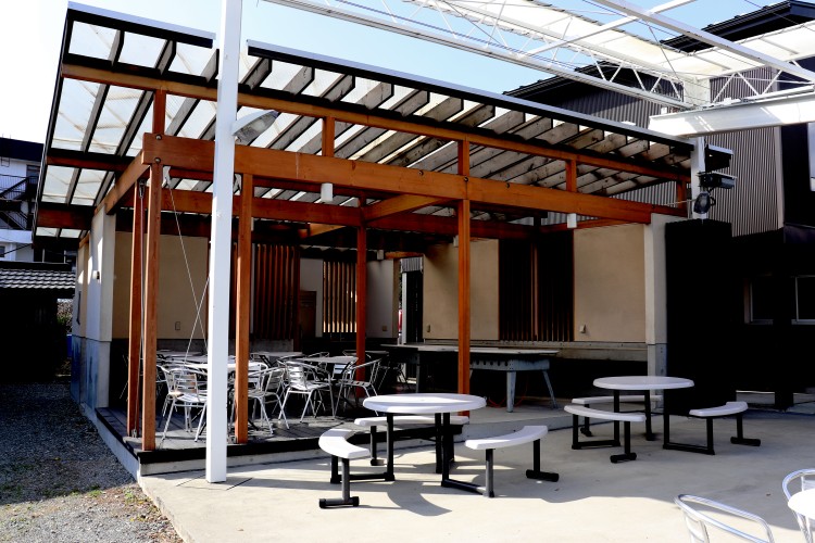 山梨県 山中湖・忍野のコテージ｜Office＆cottage 丸久の写真：全天候対応BBQ場