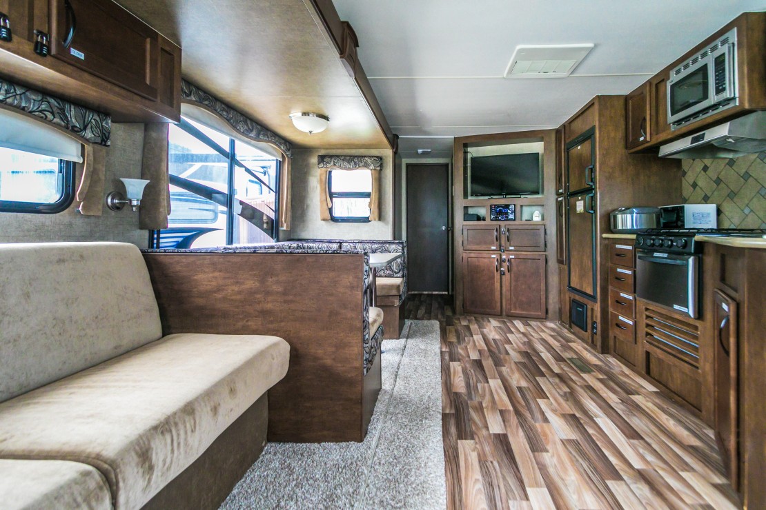 BINGE TRAILER NAIA｜千葉県・館山・南房総｜室内