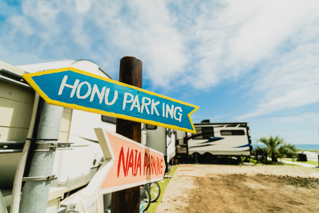 BINGE TRAILER NAIA｜千葉県・館山・南房総｜トレーラーサイン