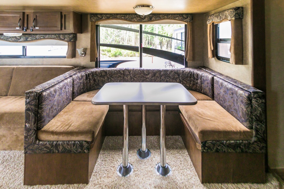 BINGE TRAILER FROG｜千葉県・館山・南房総｜室内