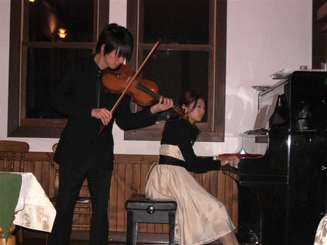 高原の貸別荘　くるみテラス｜群馬県・北軽井沢・嬬恋・万座｜楽器のセッションも好評