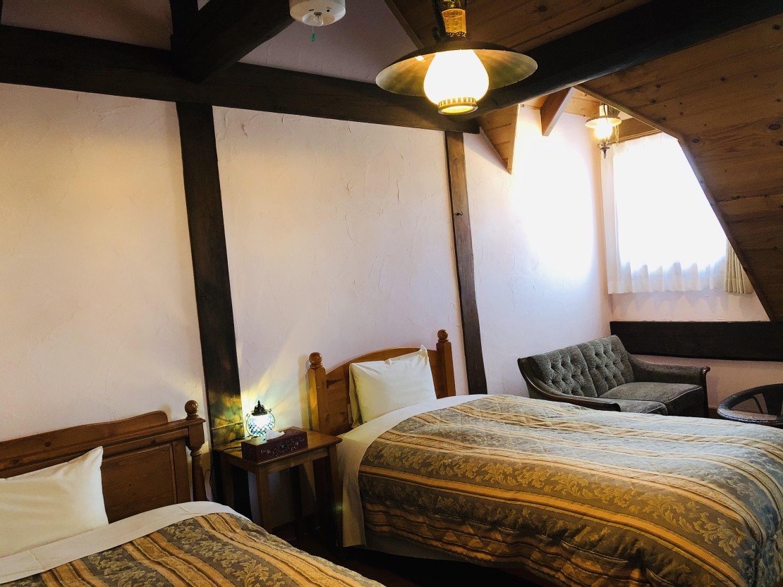 高原の貸別荘　くるみテラス｜群馬県・北軽井沢・嬬恋・万座｜2階寝室　2