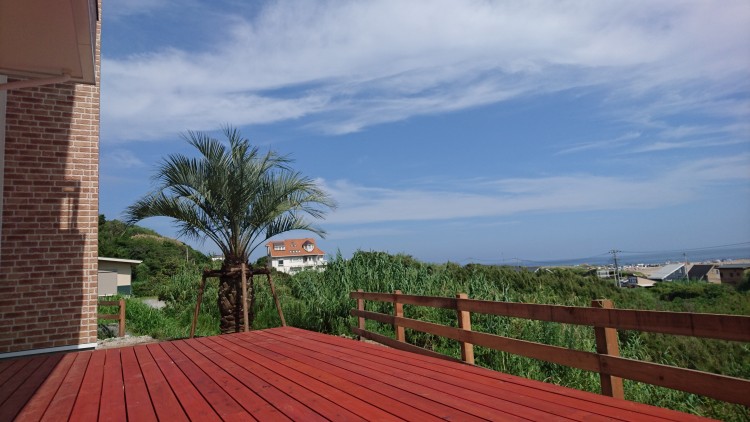 千葉県 館山・南房総のコテージ｜ロッジBu-chi（ロッジブーチ）の写真：１階ベランダデッキ