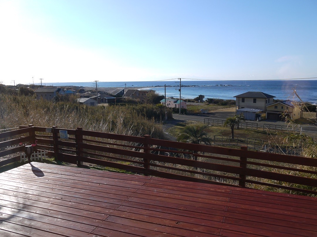ロッジBu-chi（ロッジブーチ）｜千葉県・館山・南房総｜ドックランが１階デッキに繋がります。