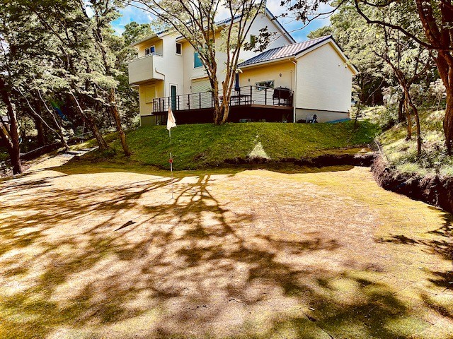 那須サウンドヴィラ｜栃木県・那須・板室｜敷地内にはパッティンググリーンがあります