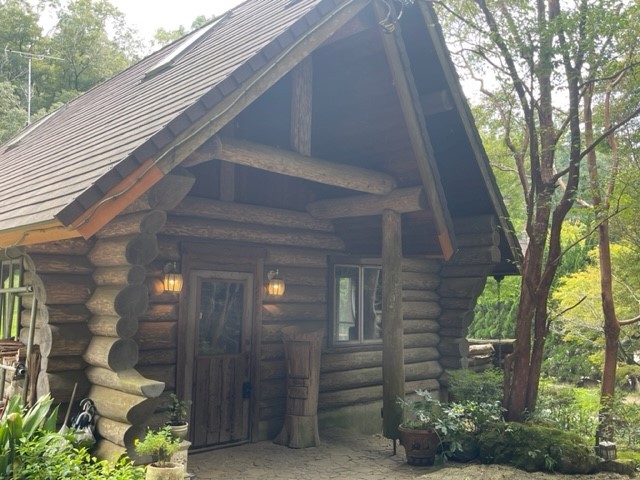 静岡県 中伊豆のコテージ｜癒しの森スターヒルズ　スタンダードログハウスの写真：スタンダードログハウス外観