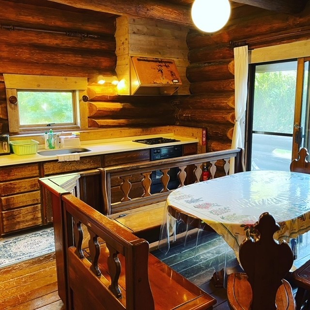 静岡県 中伊豆のコテージ｜癒しの森スターヒルズ　スタンダードログハウスの写真：キッチン・ダイニング