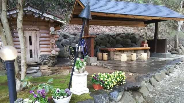 癒しの森スターヒルズ　スタンダードログハウス｜静岡県・中伊豆｜屋根付きＢＢＱスペース
専用の露天風呂やサウナもあります。