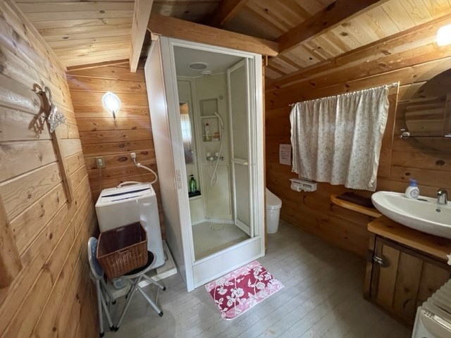 癒しの森スターヒルズ　キキの家｜静岡県・中伊豆｜シャワー＆トイレのお部屋