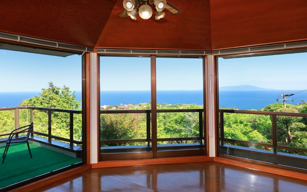 静岡県 伊豆高原のコテージ｜絶景一棟貸し　IZU GRAN DEUR 510　(伊豆グランドール510)の写真：海から伊豆七島を望むパノラマ
