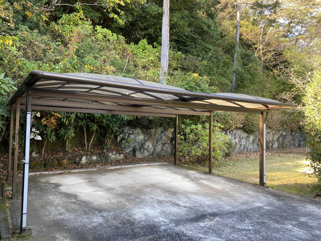 絶景一棟貸し　IZU GRAN DEUR 510　(伊豆グランドール510)｜静岡県・伊豆高原｜駐車場　屋根付きは2台