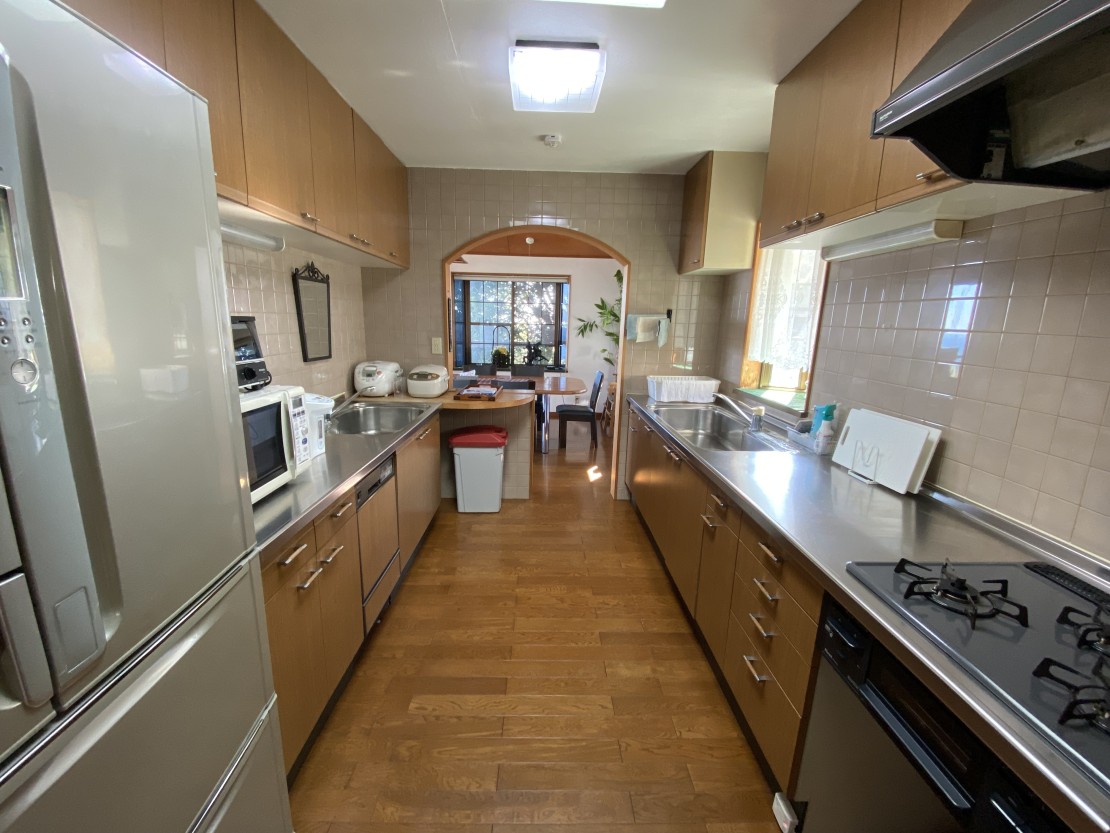 絶景一棟貸し　IZU GRAN DEUR 510　(伊豆グランドール510)｜静岡県・伊豆高原｜広いキッチンで地元食材を使った料理を堪能下さい