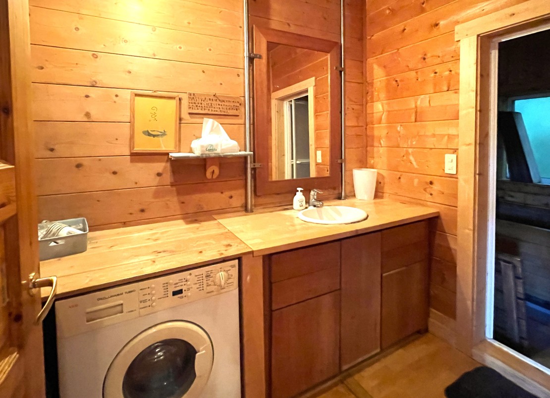 オーシャンビューログハウス　ハートウッド熱海邸｜静岡県・熱海｜パウダールーム　ドライヤー、洗濯機付