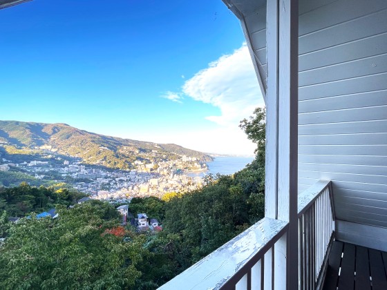 静岡県 熱海の貸別荘・コテージ｜オーシャンビューログハウス　ハートウッド熱海邸：絶景