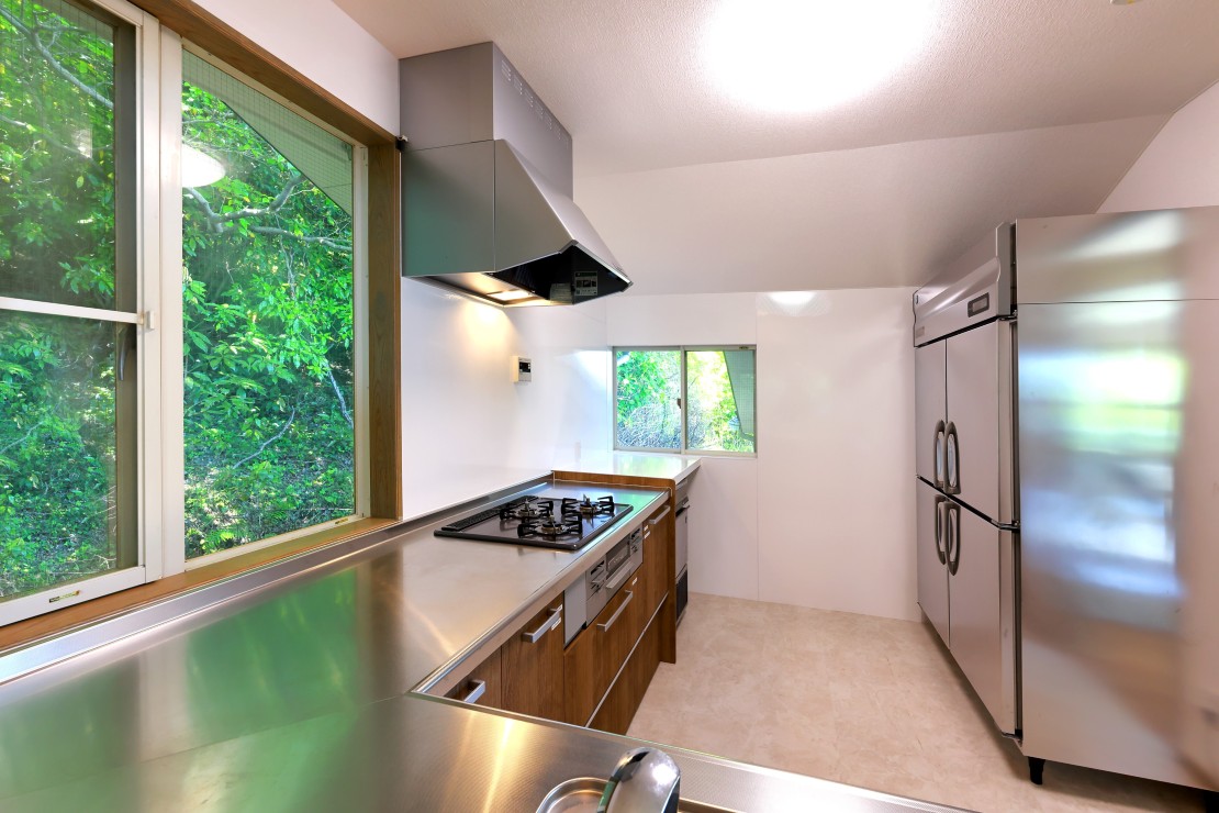 IZU Rising Sun　（伊豆ライジングサン）｜静岡県・伊豆高原｜キッチン