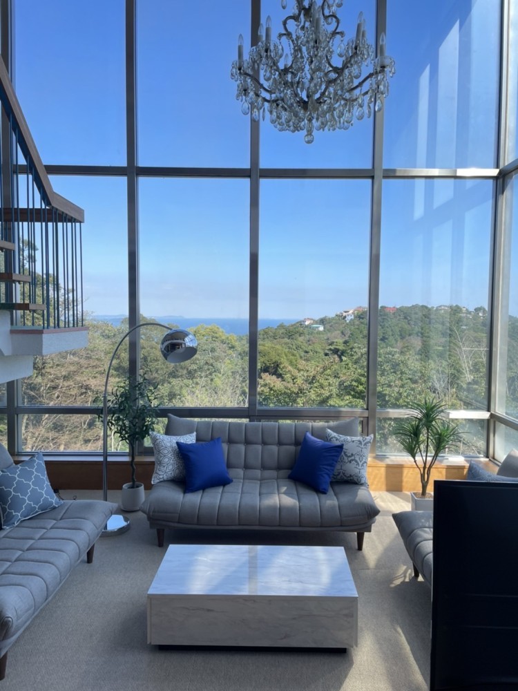 静岡県 熱海のコテージ｜ヴィラ・エーゲの写真：リビングダイニング