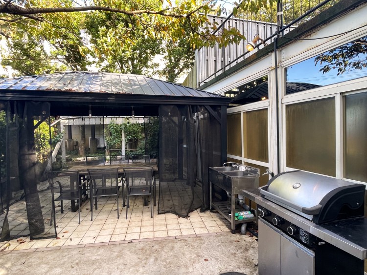 静岡県 熱海のコテージ｜熱海Leo（レオ）の写真：雨天でもBBQはOK🍖