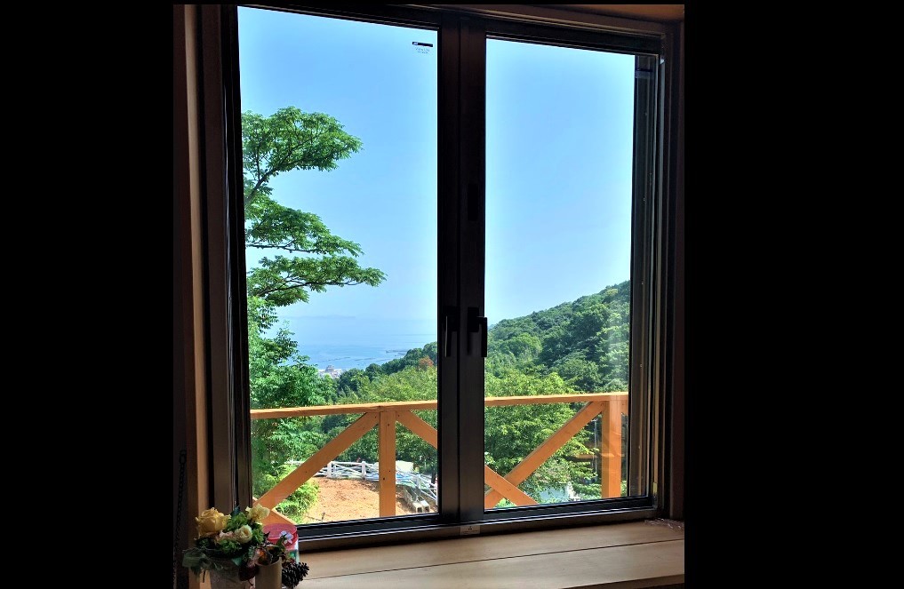 熱海なぎさテラス｜静岡県・熱海｜美しい景色！
特に日の出時に黄金色の海がみれるかも！？