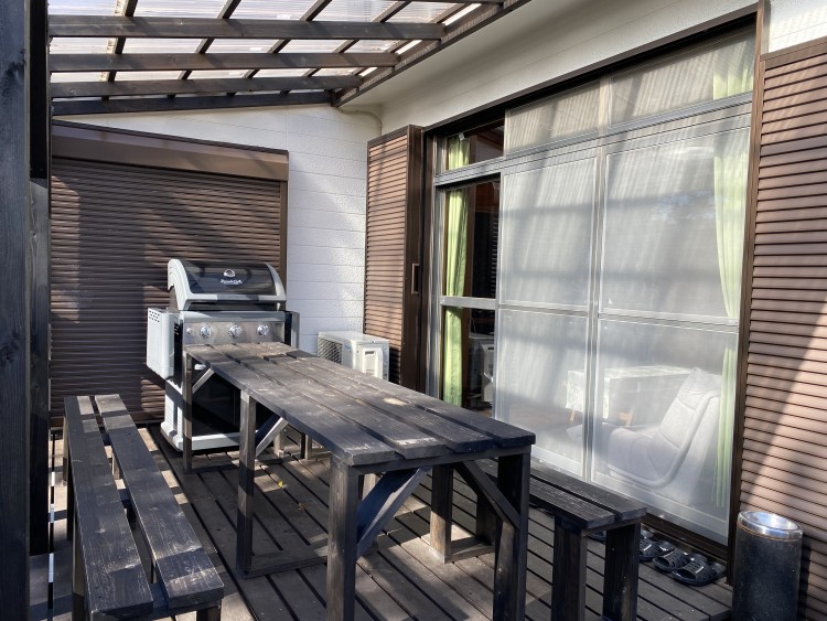 静岡県 伊豆高原のコテージ｜伊豆フィールドワンHGの写真：デッキBBQ