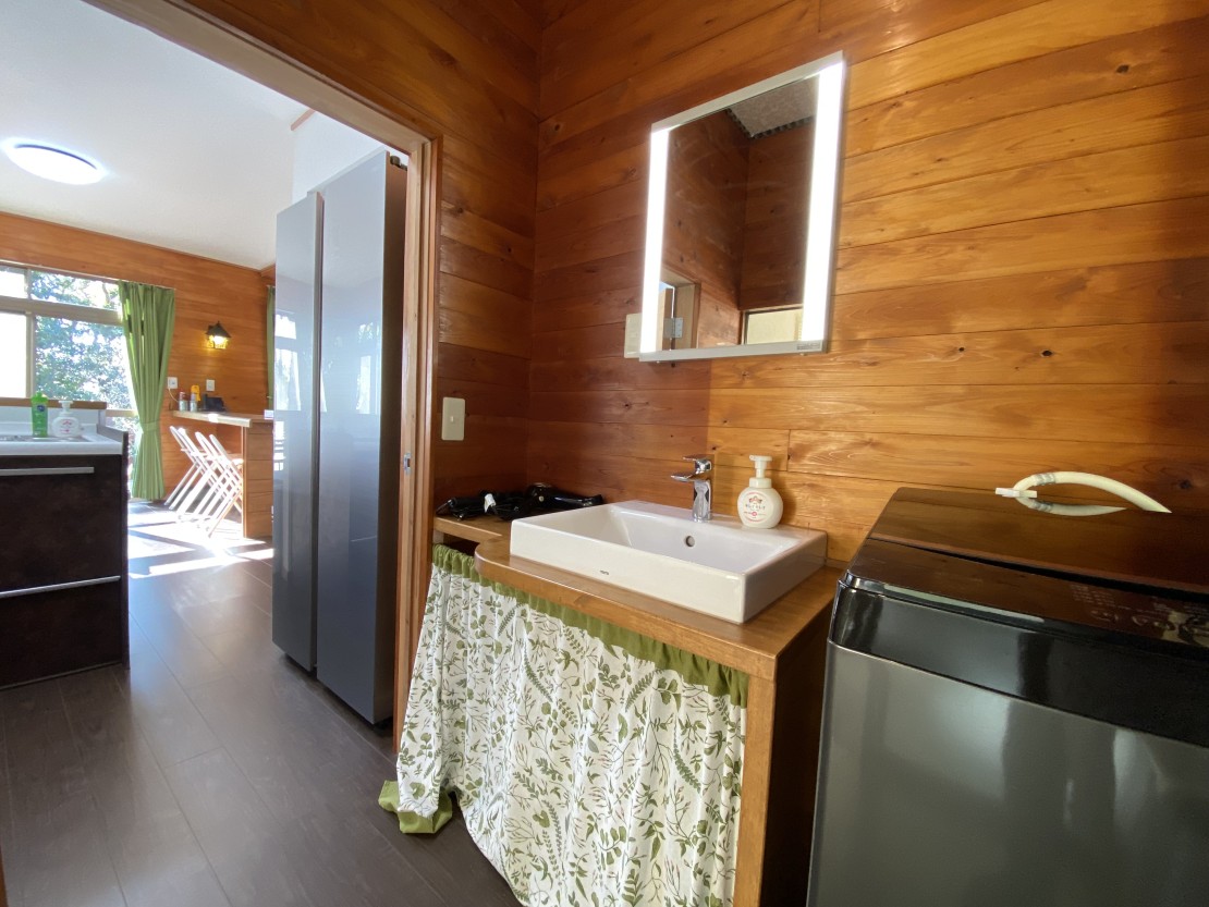 伊豆フィールドワンHG｜静岡県・伊豆高原｜パウダールームにはドライヤー、ヘアーアイロン　洗濯機もございます。