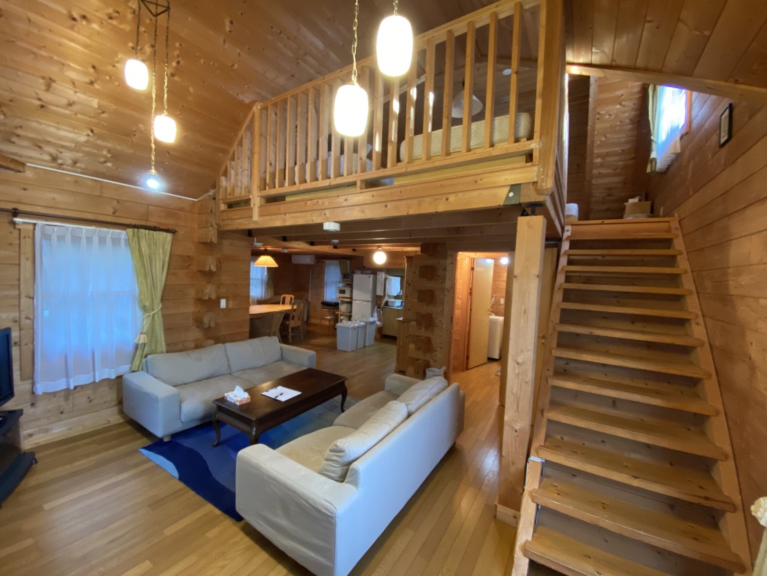 NISHIIZU FREESIA GARDEN（西伊豆フリージアガーデン）｜静岡県・西伊豆｜広い吹抜けが開放感抜群です。