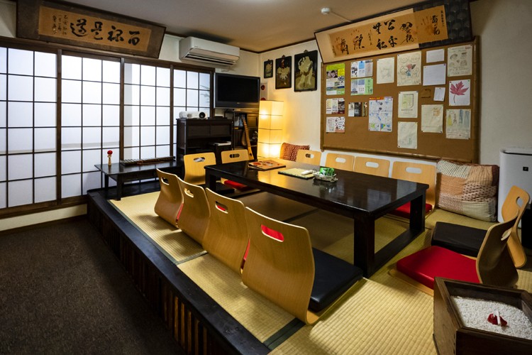 大阪府 大阪駅・梅田駅・福島・淀屋橋・本町のコテージ｜MAGURO HOUSEの写真：リビングルーム