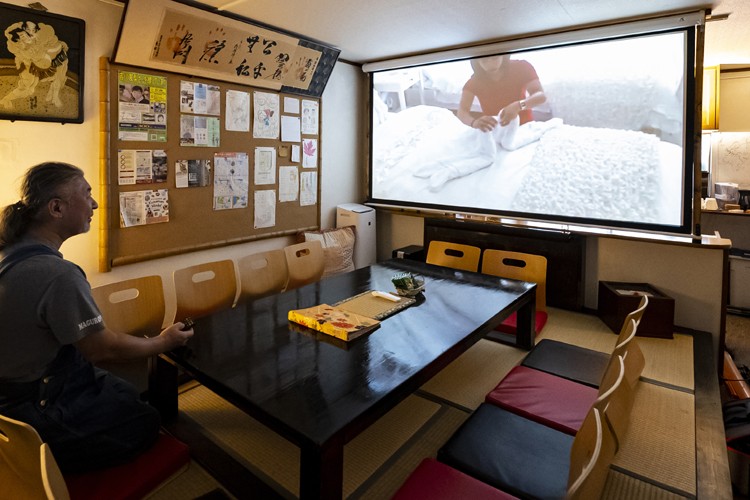 大阪府 大阪駅・梅田駅・福島・淀屋橋・本町のコテージ｜MAGURO HOUSEの写真：プロジェクターシステム