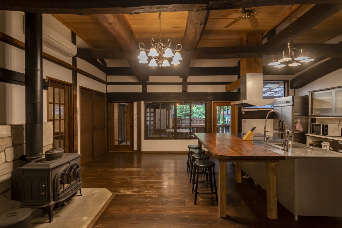 久右衛門　母屋棟｜千葉県・九十九里・銚子｜ダイニングとキッチン