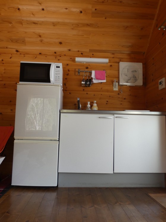 長野県 伊那・駒ヶ根・飯田・昼神のグランピング｜Stella Snow Campia 南信州　星空グランピング　“MOSS TENTS SITE”：キッチン